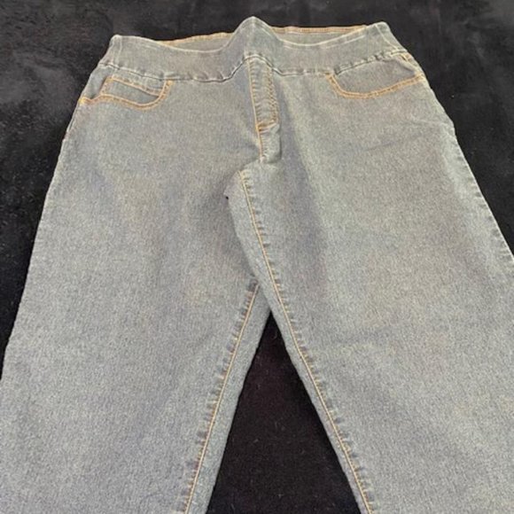 Time and Tru Denim - Women's capri jeans